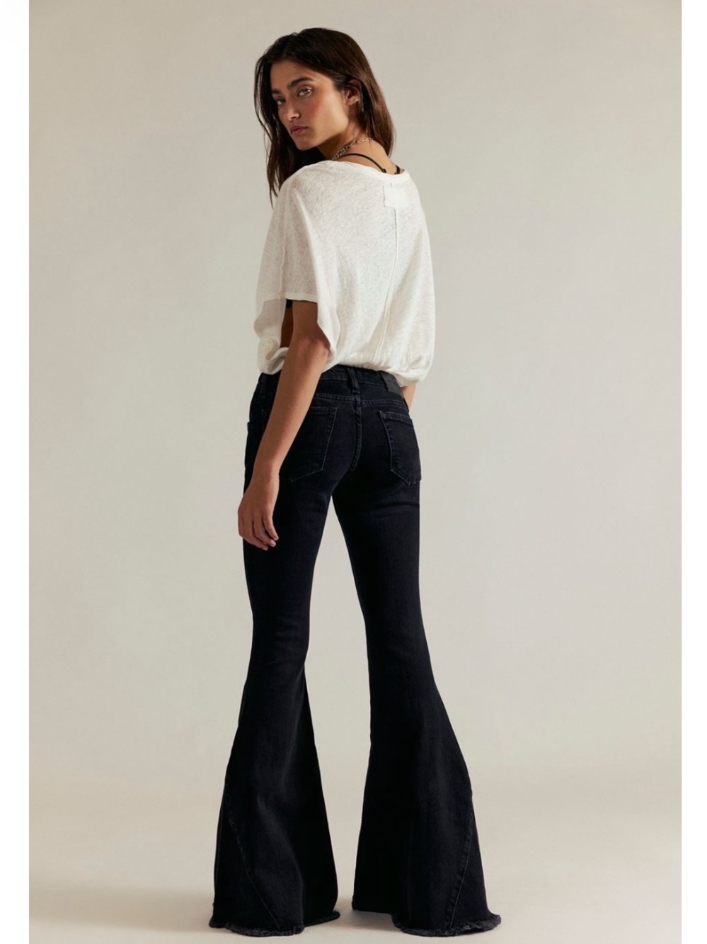 36. We The Free Emre Low-Rise
Flare Jeans 26 & 27 - Picture 3 of 16